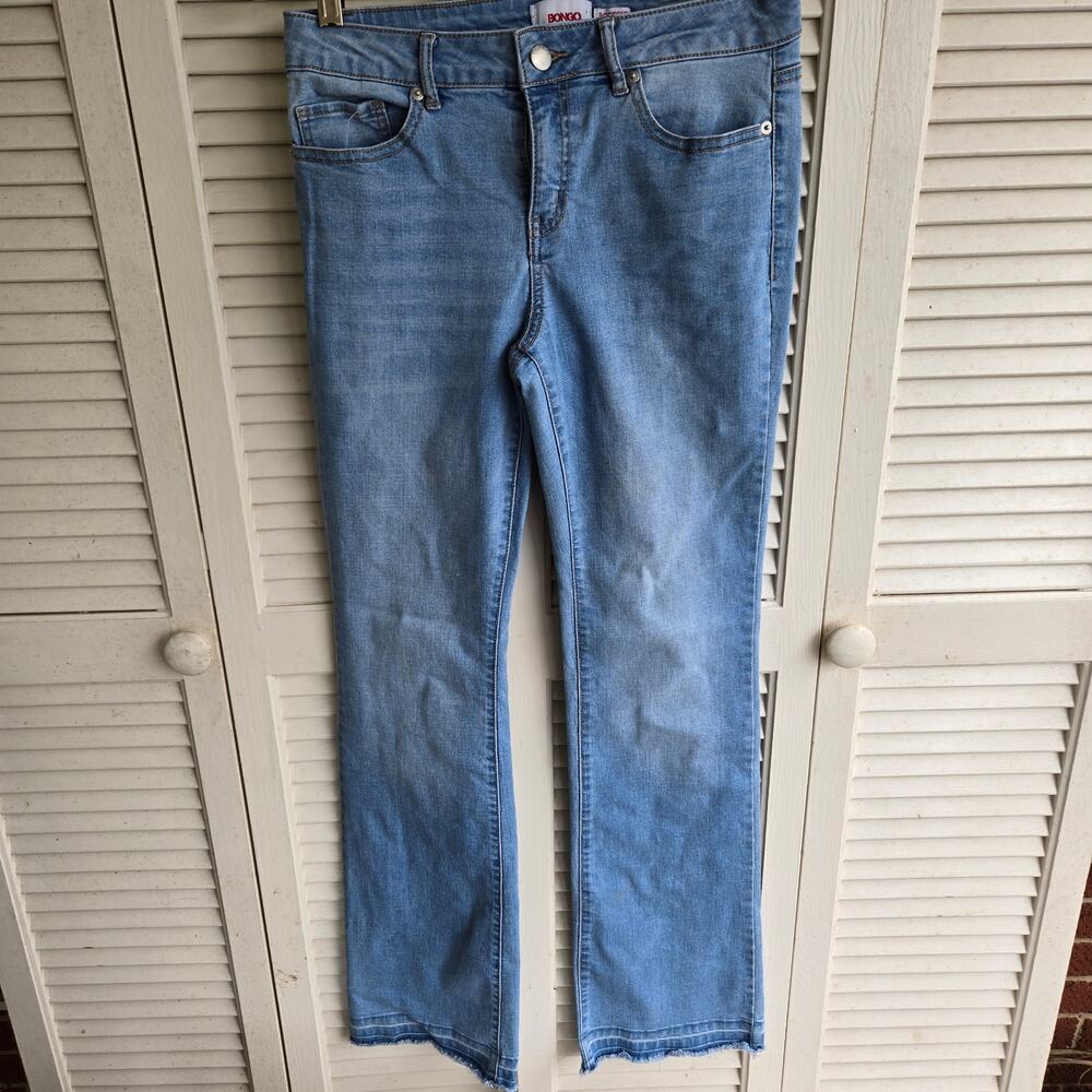 Bongo Jeans Boot Cut Size 10 -32 in Inseam Light Wash Raw Hem